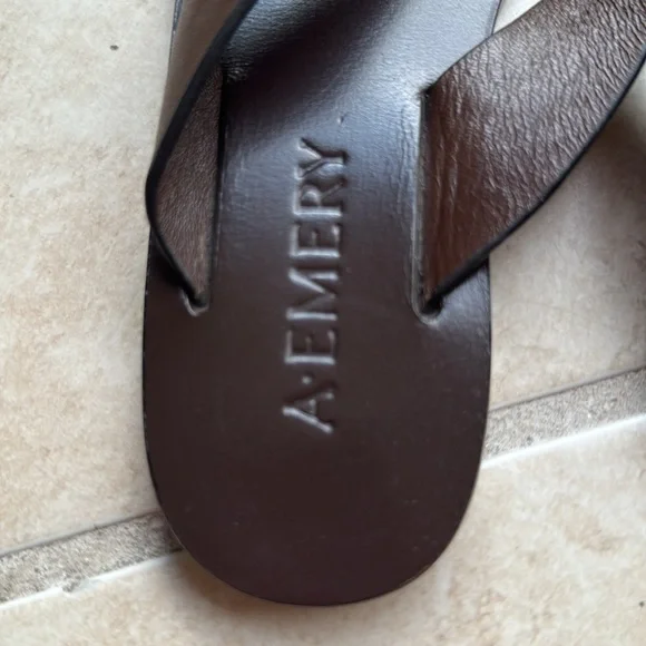 A EMERY KINTO LEATHER THONG SANDALS - Picture 2 of 7